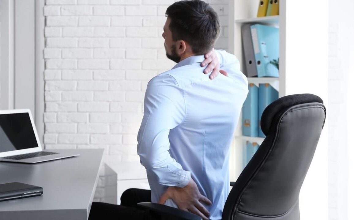 Πόνος στην πλάτη όταν κάθεστε